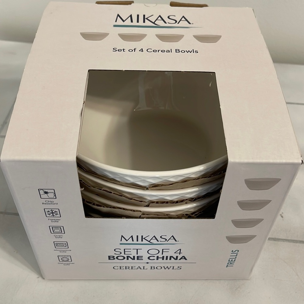 Mikasa Trellis Bone China White Cereal / Soup / Bowl Set of 4 BNIB